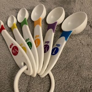 Measuring spoons